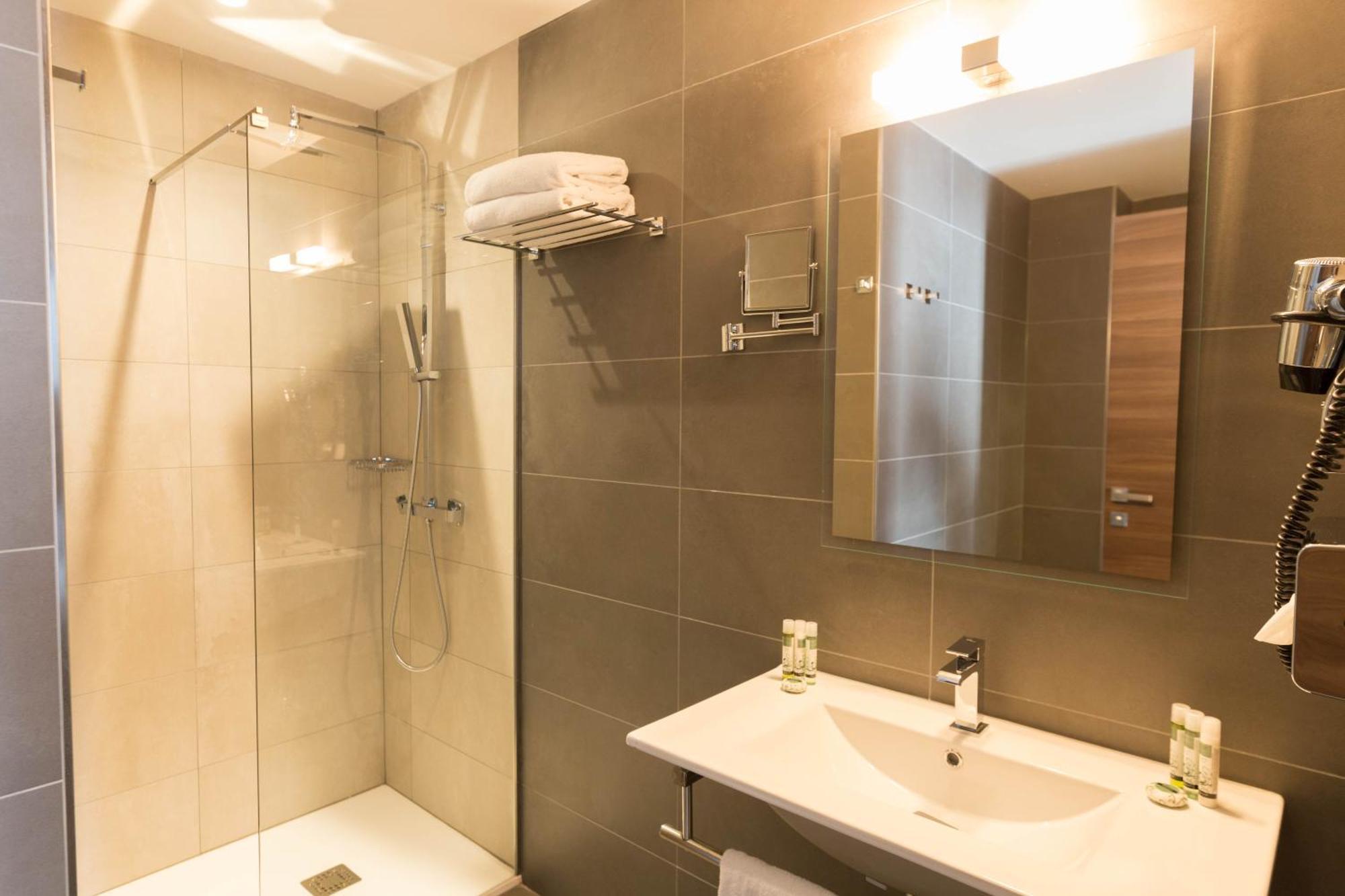 Azur Riviera Hotell 4*