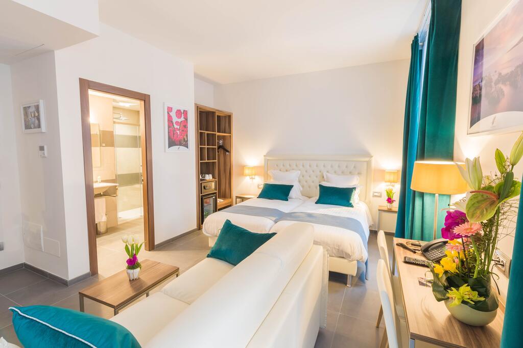 Azur Riviera Hotell 4*